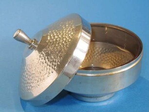 CREMEDOSE AUS METALL