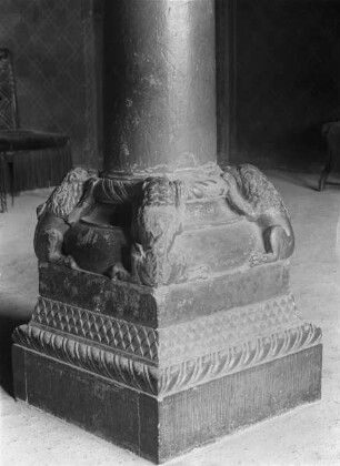 Basis mit Löwen