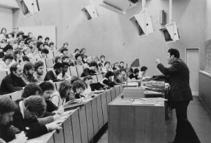 In einem Hörsaal der Karl-Marx-Universität