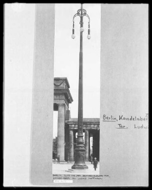 Kandelaber vor dem Brandenburger Tor