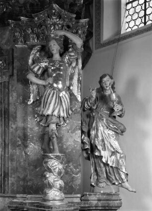 Südliche Engelskaryatide und Johannes Evangelist
