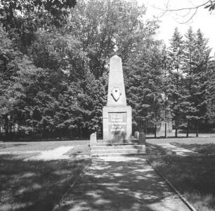 Ehrenmal für die sowjetischen Gefallenen des 2. Weltkrieges : Ehrenmal für die sowjetischen Gefallenen des 2. Weltkrieges. Cottbus-Schmellwitz, Nordfriedhof