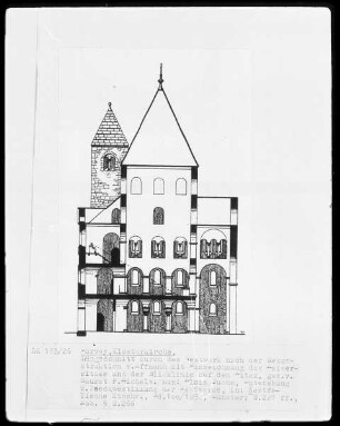Längsschnitt durch das Westwerk nach der Rekonstruktion von Effmann mit Einzeichnung des Kaisersitzes und der Blicklinie auf den Altar