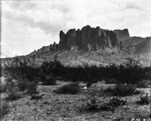 Die Superstition Mountains : Blick auf die Bergkette der Superstition Mountains.