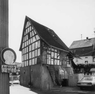 Weilburg, Zum Wingert 1, Zum Wingert 3