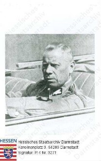 Hühnlein, Adolf (1881-1942) / Porträt in NS-Uniform in Wagen sitzend, Brustbild