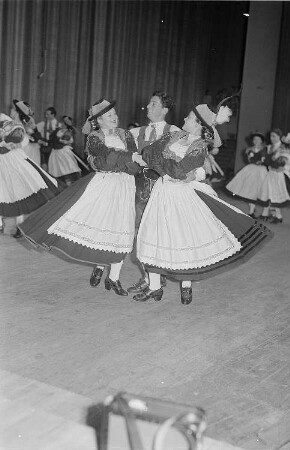 Nationales Kulturensemble der DDR : Tanzdarbietung