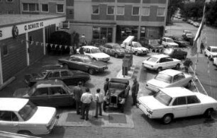 Freiburg: Tag der offenen Tür; Autohaus Schultz; aufgestellte BMW, von oben