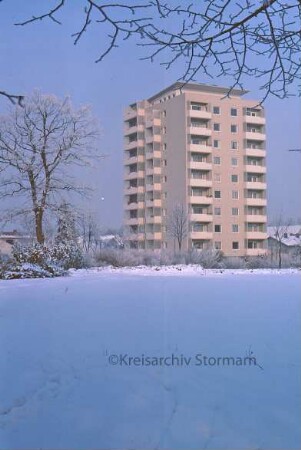 Kurparkallee: Hochhaus "Liebe" im Winter