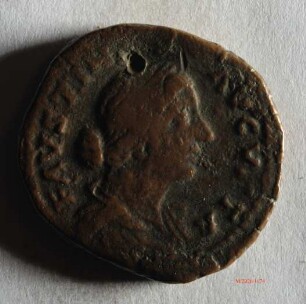 Römische Münze, Nominal Sesterz, Prägeherr Marc Aurel für Faustina II., Prägeort nicht bestimmbar, Fälschung
