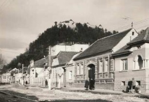 Râșnov (Rosenau). Ausfallstraße nach Süden gegen Cetate (Bauernburg)