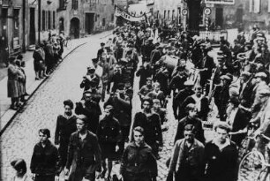 Demonstration von Mitgliedern des Kommunistischen Jugendverbandes Deutschlands (KVJD) der Ortsgruppe Bermsgrün Ostern 1931 in Schwarzenberg : Demonstration von Mitgliedern des Kommunistischen Jugendverbandes Deutschlands (KVJD) der Ortsgruppe Bermsgrün
