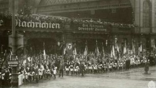 Dresden-Altstadt. Überführung des Leichnams vom Hauptbahnhof zur Hofkirche
