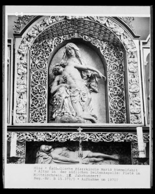 Altar, Mittelschrein mit Pietà