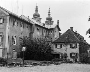 Donaueschingen : Donaueschingen. Im Hintergrund die Türme der Katholischen Pfarrkirche Sankt Johannes Baptist