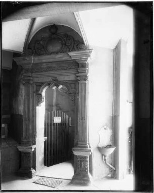 Gernsbach Rathaus Eingangshalle Portal zur Wendeltreppe (um 1617)