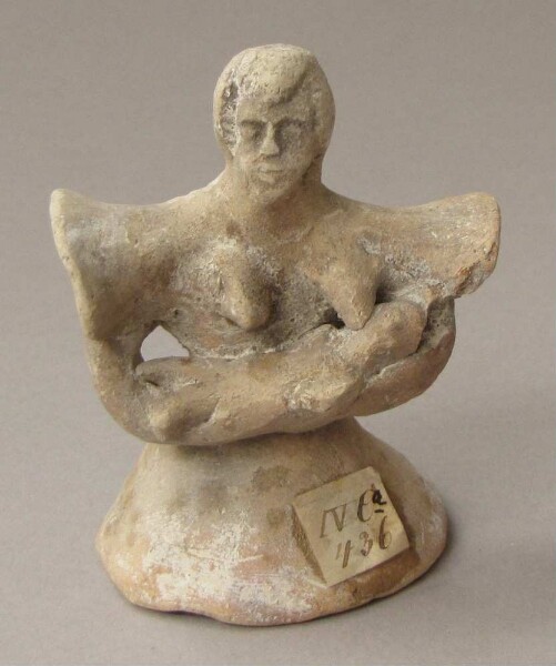 Figurine féminine en argile