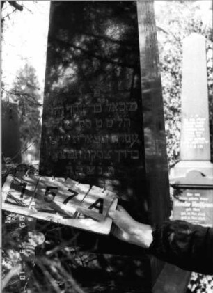 Grabstein 157 (Index: 100093750) Maße HxBxT: 261x57x57 cm Besonderheit: Doppelgrab für Eheleute: Grabstein 157A