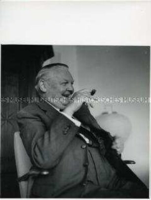 Ludwig Erhard in seinem Haus am Tegernsee