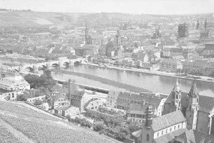 Würzburg: Blick von der Festung auf Mainbrücke und Stadt, weiter südlich