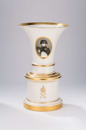 Vase (Modell Nr. 8) mit Postament: Napoleon Bonaparte
