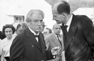 Freiburg: Sportstadion; Dr. Schweitzer, Reinhold Schneider