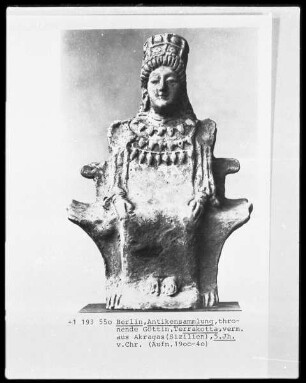 Thronende Göttin