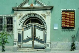 Portal des Hauses "Zum Palmbaum"; Renaissanceportal, um 1740 barockisiert