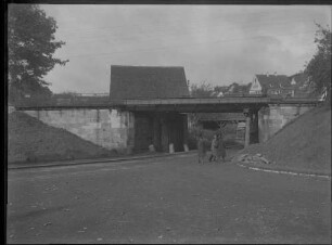 Rechtenstein, Zwiefaltendorf, Bergenweiler: Brücke über befestigte Straße