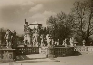 Dresden, Zwinger : Dresden-Altstadt. Zwinger. Nymphenbad mit Wallpavillon