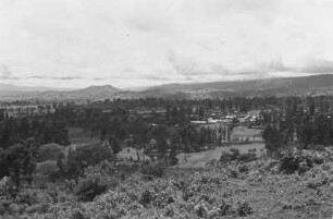 Blick von Addis Alem auf die Ambo-Bruchstufe (Äthiopienreise 1937/1938 - 7. Flugreise nach Dembi Dolo und Ausflüge ins Umland)