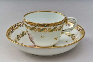 Teetasse mit Untertasse mit goldenen Geflecht-Dekor