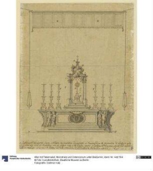Altar mit Tabernakel, Monstranz und Ostensorium unter Baldachin