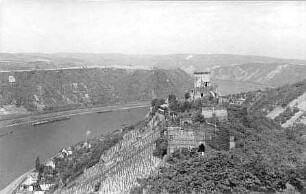 Burg Liebenstein : Blick von Burg Liebenstein (13.-15. Jh.) den Rhein flußab