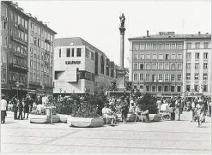 Wiedemann, Josef; München, Marienplatz; Kaufhof, Neugestaltung der Dachlandschaft mit Teilaufstockung, Neugestaltung der Fassaden - Blick vom Marienplatz auf den Kaufhof-Neubau