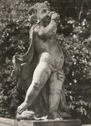 Putto: Geruch : Putto im Ehrenhof (Südwest-Ecke), Höhe 1,20m