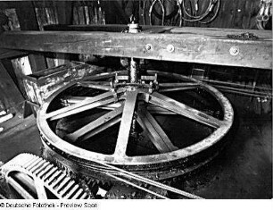 Löbau. Kohletransportbahn (Industrieseilbahn) zwischen Bahnhof und ehemaliger Färberei Römer AG. Seilwinde