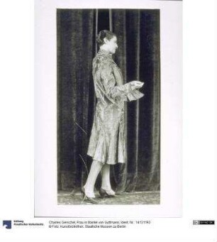 Frau in Mantel von Guttmann