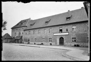Neidenburg (Nidzica/Polen). Alter Kornspeicher und Klosterschule