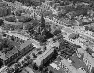 Luftaufnahme, Blick von Nord-Osten auf die Dreifaltigkeitskirche. Berlin-Lankwitz, Kaiser-Wilhelm-Straße
