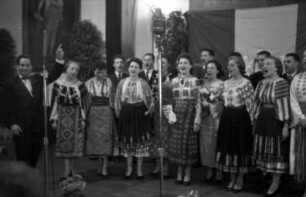 Freiburg: Kaufhaussaal; der rumänische Chor