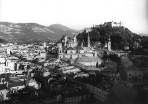 Salzburg, Stadtansicht : Salzburg. Blick vom Mönchsberg über die Stadt nach Südosten gegen Feste Hohensalzburg