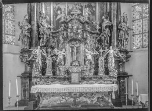 Pfarrkirche, Hochaltar mit Tabernakel