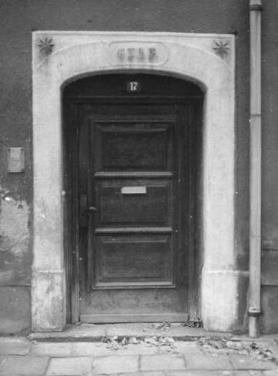 Bärenstein (Kreis Dippoldiswalde), Markt 17. Wohnhaus (wohl um 1820). Portal