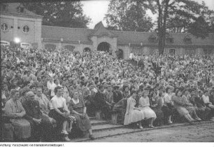 Dresden, Auftritt einer Volkstanzgruppe, Sommer- und Herbstkonzert des Sächsischen Bergsteigerchors "Kurt Schlosser" Dresden / Reproduktionen von Kurt Schlosser, 1960-1961