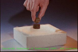 Bauteile eines supraleitenden Magneten des Instituts für Nukleare Festkörperphysik (INFP)