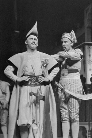 Szenenbilder aus "Die beiden Geizigen", Komische Oper von André-Ernest-Modets Grétry. Gastspiel des Opernstudios der Staatsoper Berlin im Theater der Freundschaft Berlin 1957