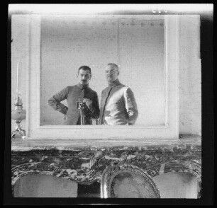 Fresnes-les-Montauban (Dep. Pas-de-Calais, Frankreich): Hauptmann Gaul und Oberleutnant Brennfleck im Zimmer von Gaul