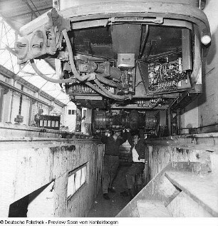 Verkehrsbetriebe (Gleisbau, Tunnel Standseilbahn, Straßenbahnhof, Straßenbahnreparaturhalle, Straßenbahn in der Stadt)