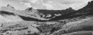 Die Drakensberge : Blick auf die Drakensberge ("Drachenberge"). Rechts der Gipfel des Sentinel